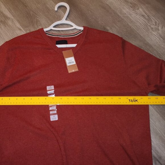2 / $30.00 - NWT Denver Hayes Men's Size Medium V-neck Lightweight Sweater - Picture 7 of 7